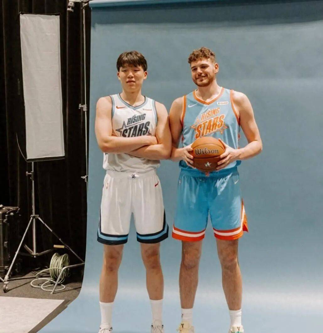 高水平比赛中明星球员们发挥亮眼的作用