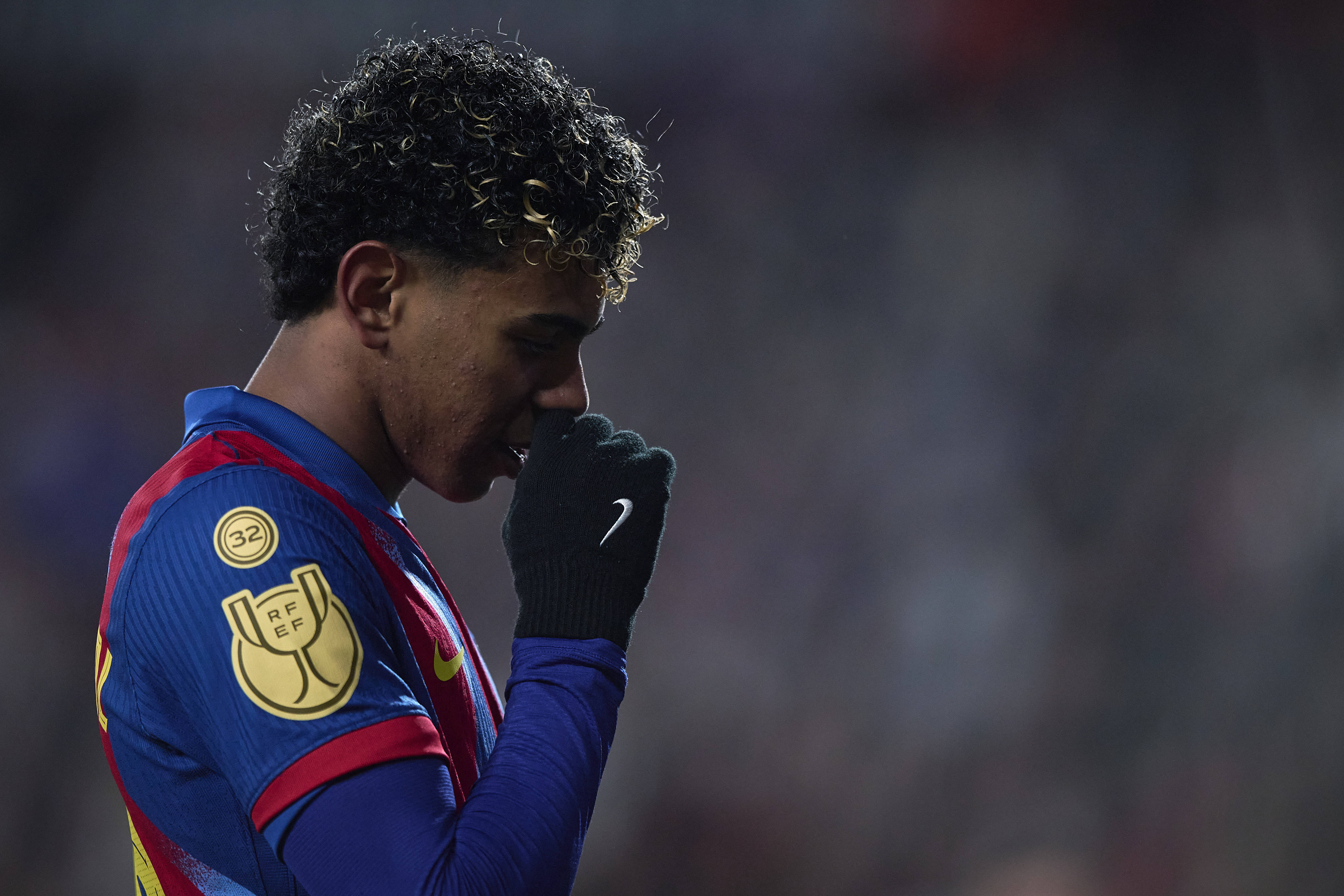 巴塞罗那球队在最新的比赛中获得胜利英语